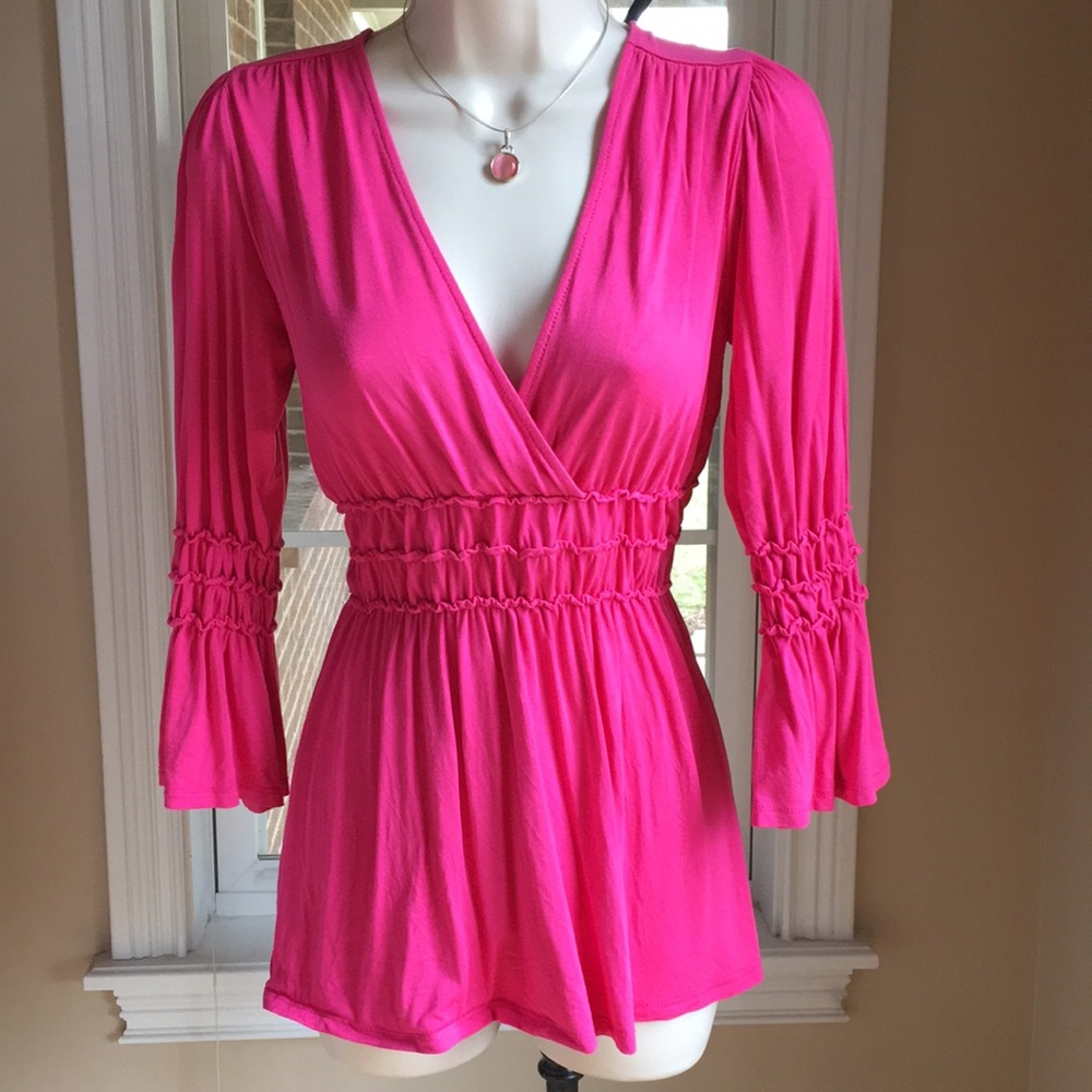 Lovely hot pink flattering top w/ 3/4 sleeves